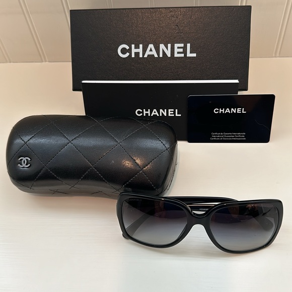 CHANEL Sunglasses - Picture 6 of 7